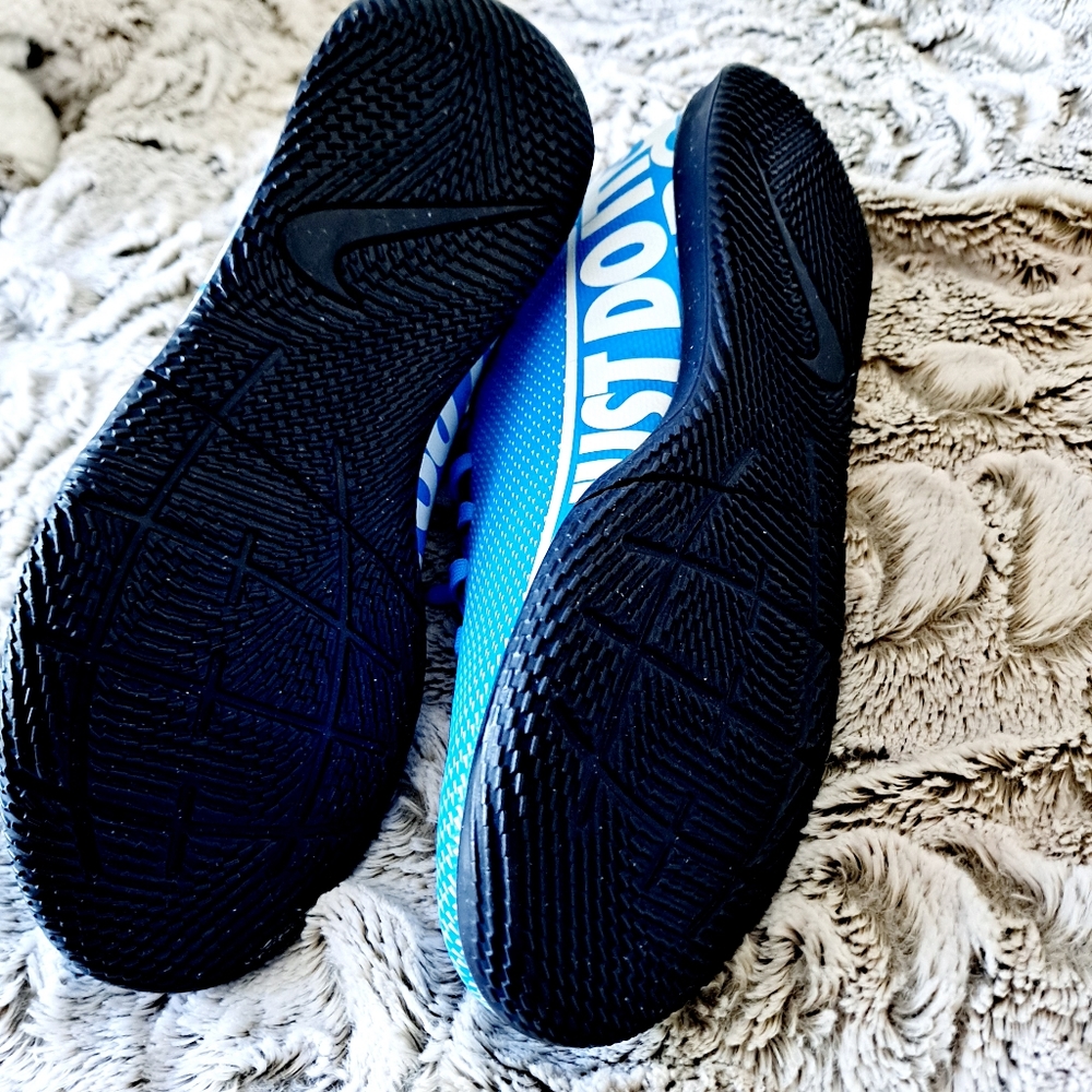 Nike - Picture 4 of 4